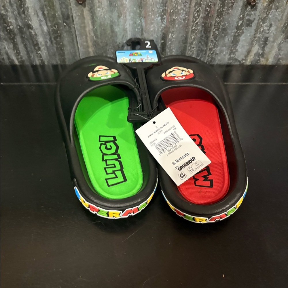 Nintendo Super Mario Red and Green Kids Sandals - Picture 2 of 3